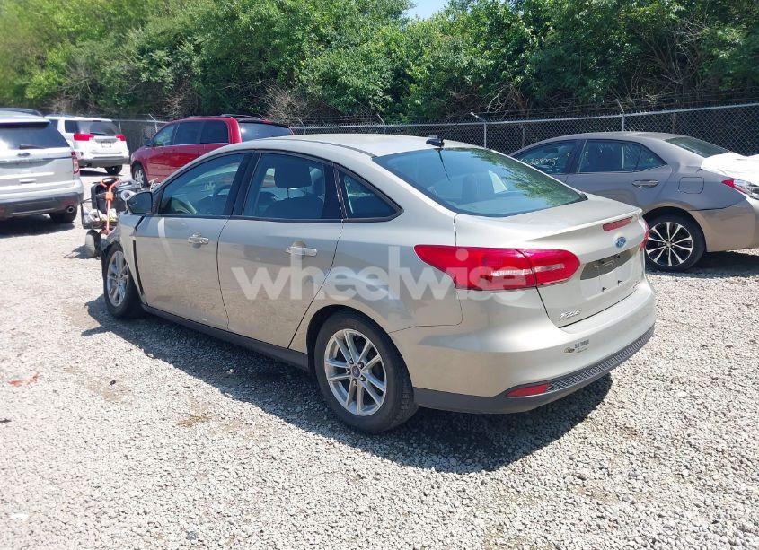 Photo 3 of 2015 Ford Focus SE (VIN 1FADP3F27FL376151)