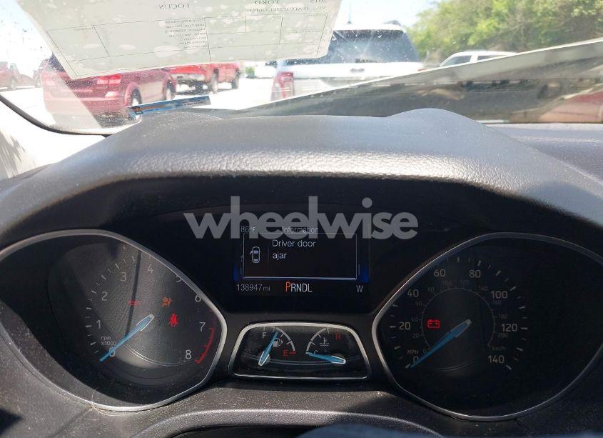 Photo 7 of 2015 Ford Focus SE (VIN 1FADP3F27FL376151)