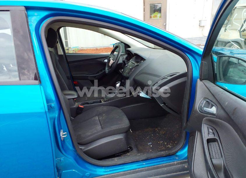 Photo 5 of 2016 Ford Focus SE (VIN 1FADP3F27GL211394)