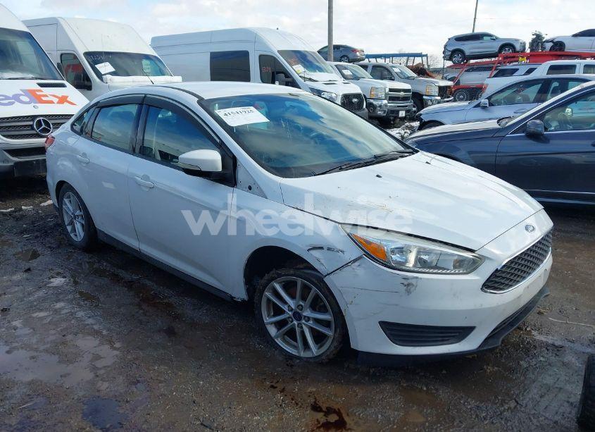 2016 Ford Focus SE (VIN 1FADP3F27GL217745) main photo