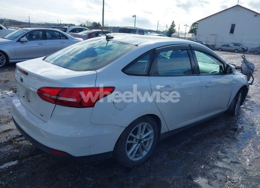 Photo 4 of 2016 Ford Focus SE (VIN 1FADP3F27GL217745)