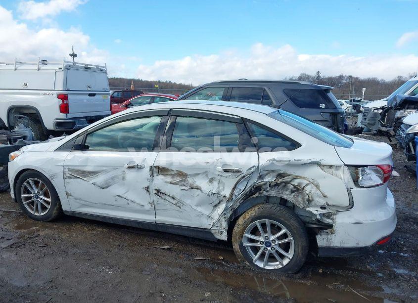 Photo 6 of 2016 Ford Focus SE (VIN 1FADP3F27GL217745)