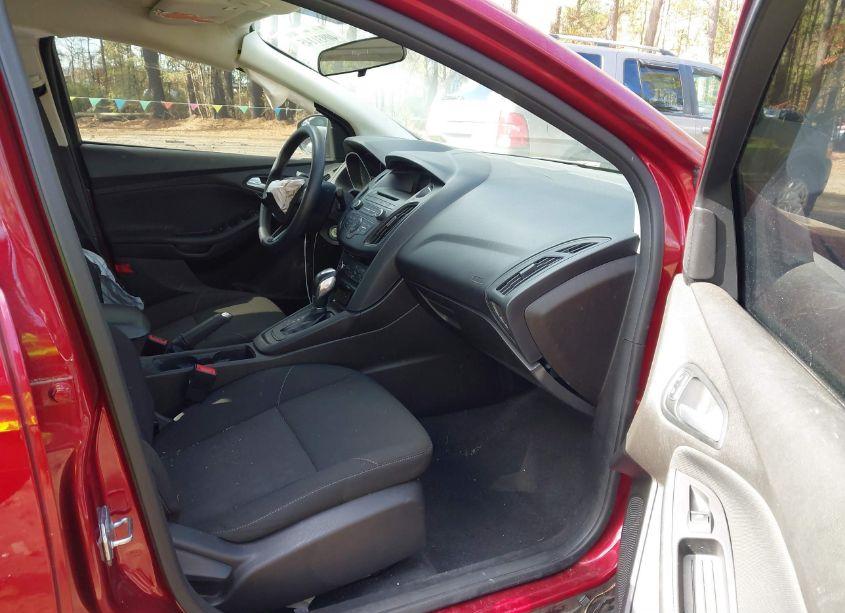 Photo 5 of 2016 Ford Focus SE (VIN 1FADP3F27GL219298)