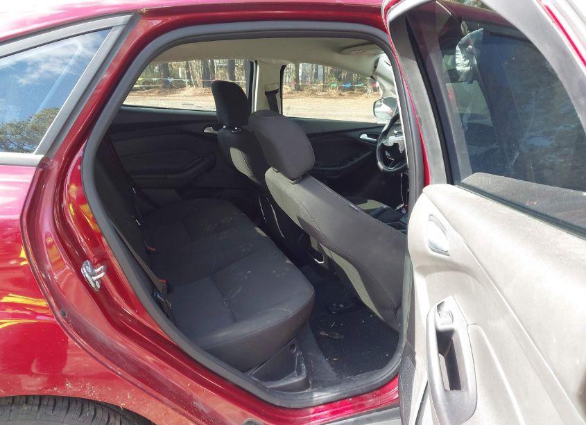 Photo 8 of 2016 Ford Focus SE (VIN 1FADP3F27GL219298)