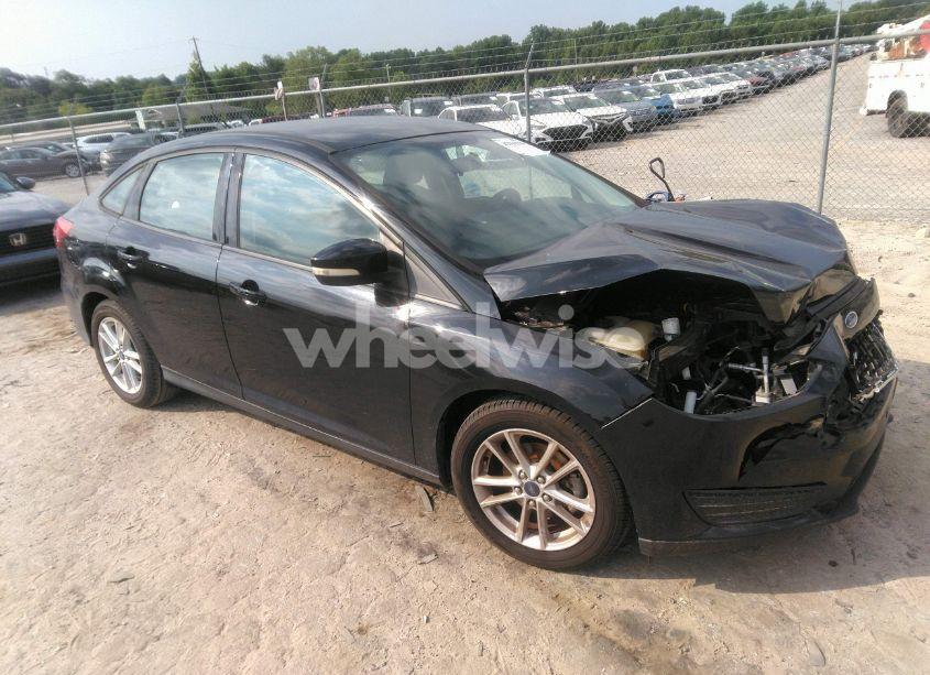 2016 Ford Focus SE (VIN 1FADP3F27GL222153) main photo