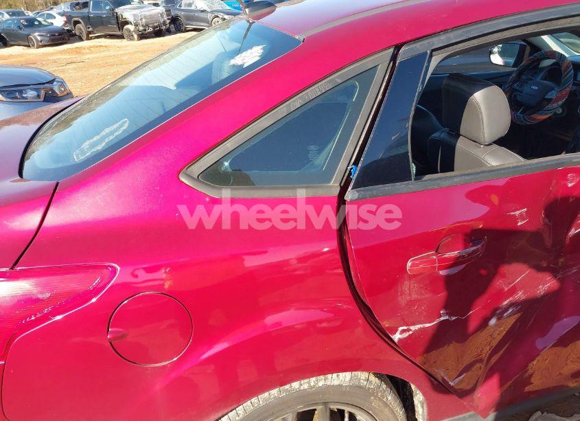 Photo 12 of 2016 Ford Focus SE (VIN 1FADP3F27GL224064)