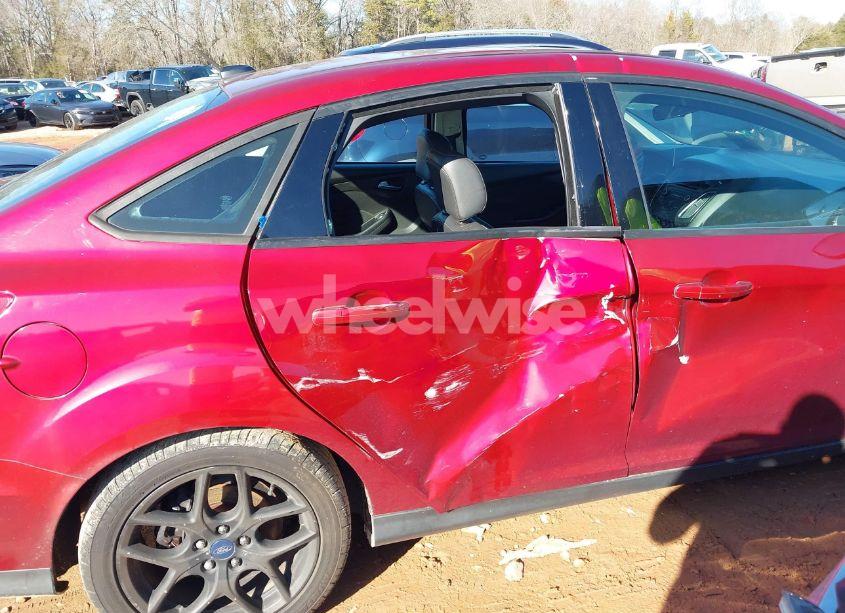 Photo 6 of 2016 Ford Focus SE (VIN 1FADP3F27GL224064)