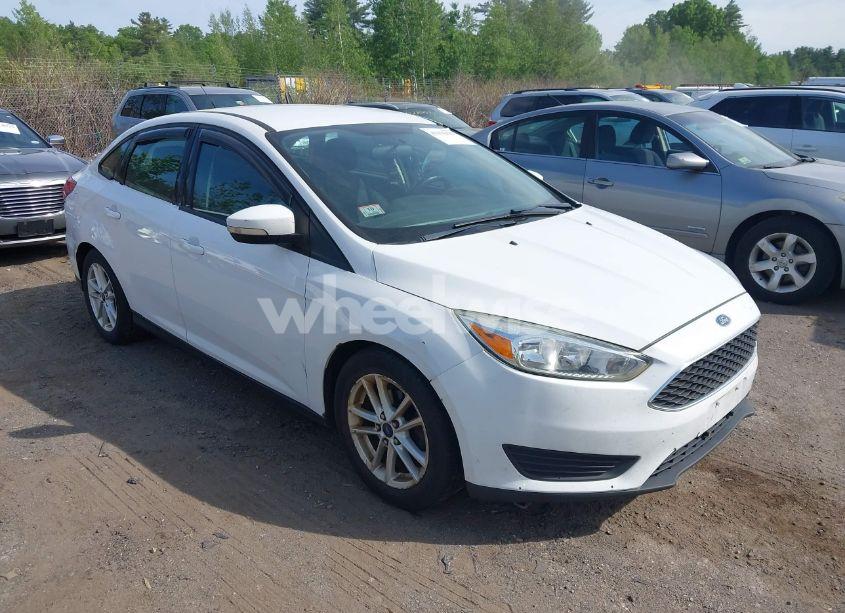 2016 Ford Focus SE (VIN 1FADP3F27GL248431) main photo