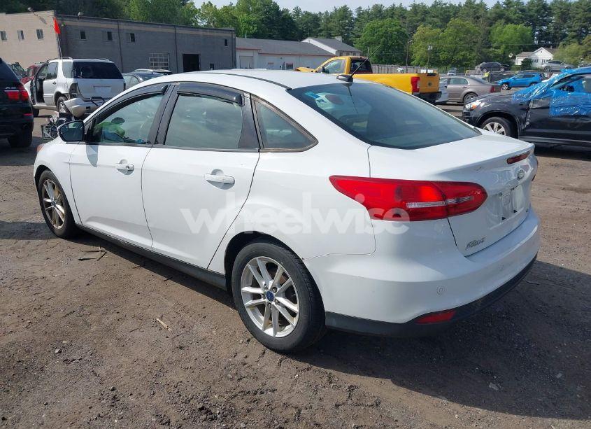 Photo 3 of 2016 Ford Focus SE (VIN 1FADP3F27GL248431)