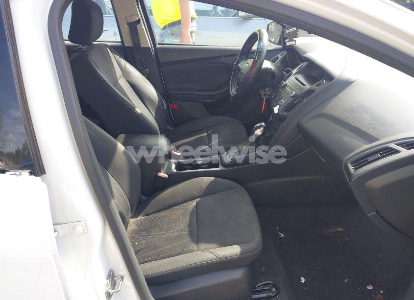 Photo 5 of 2016 Ford Focus SE (VIN 1FADP3F27GL248431)