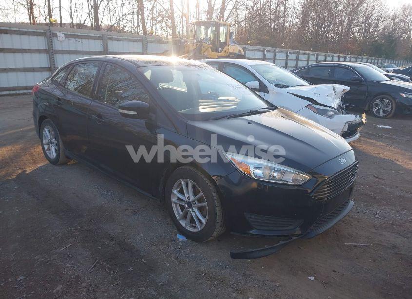 2016 Ford Focus SE (VIN 1FADP3F27GL251037) main photo