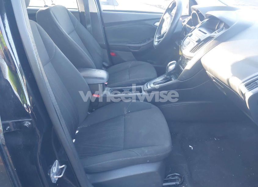 Photo 5 of 2016 Ford Focus SE (VIN 1FADP3F27GL251037)