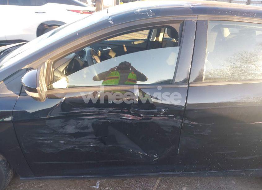 Photo 6 of 2016 Ford Focus SE (VIN 1FADP3F27GL251037)