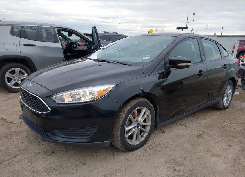 Photo 2 of 2016 Ford Focus SE (VIN 1FADP3F27GL255895)