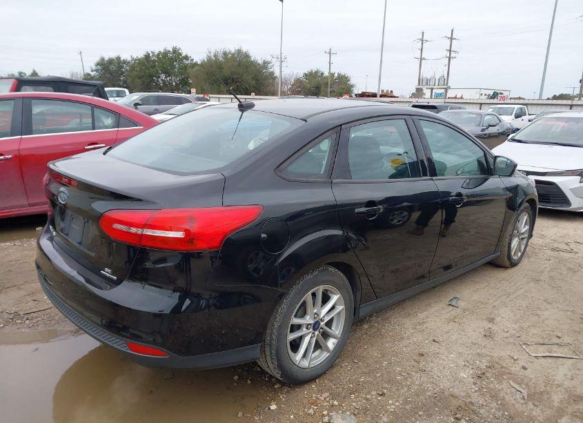 Photo 4 of 2016 Ford Focus SE (VIN 1FADP3F27GL255895)