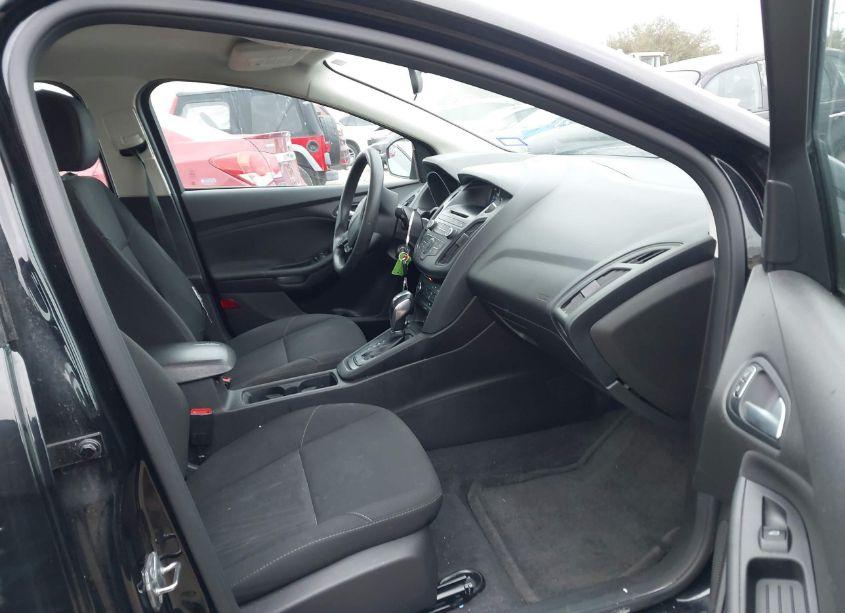 Photo 5 of 2016 Ford Focus SE (VIN 1FADP3F27GL255895)