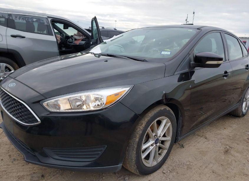Photo 6 of 2016 Ford Focus SE (VIN 1FADP3F27GL255895)