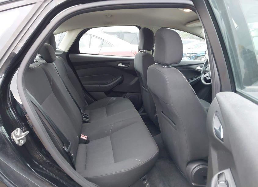 Photo 8 of 2016 Ford Focus SE (VIN 1FADP3F27GL255895)