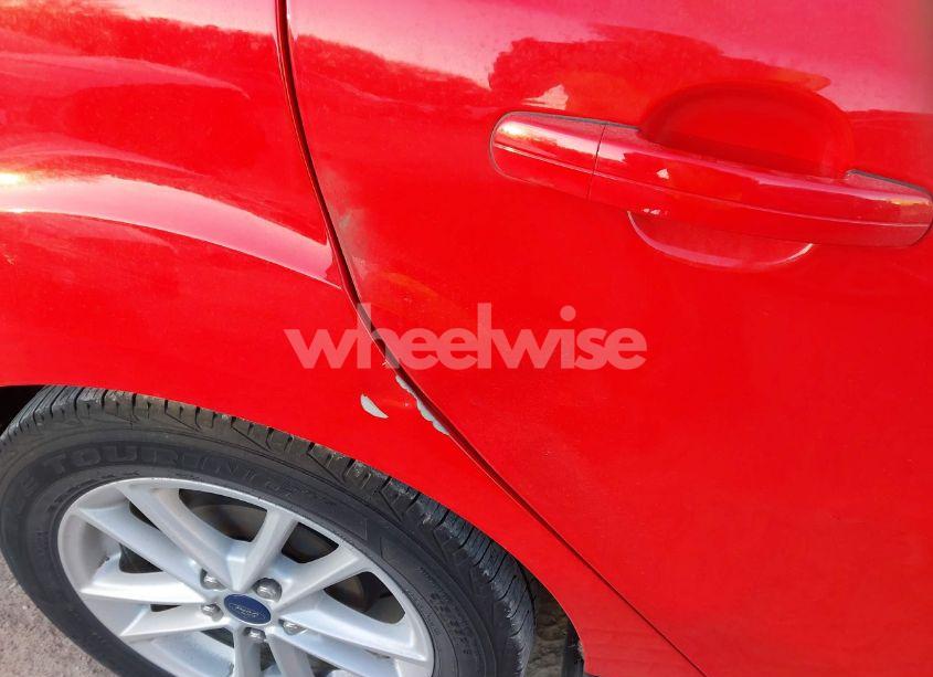 Photo 13 of 2016 Ford Focus SE (VIN 1FADP3F27GL271322)