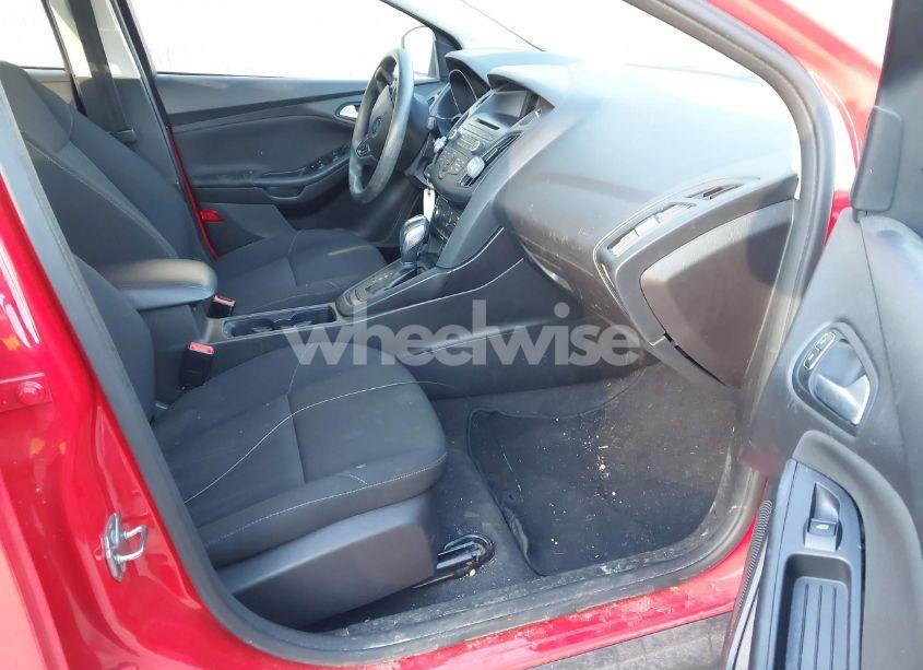 Photo 5 of 2016 Ford Focus SE (VIN 1FADP3F27GL271322)