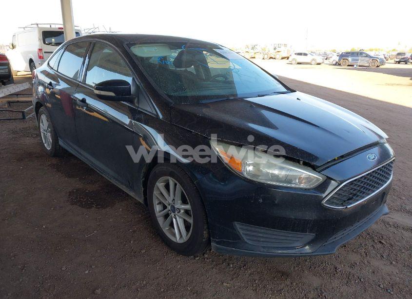 2016 Ford Focus SE (VIN 1FADP3F27GL272020) main photo