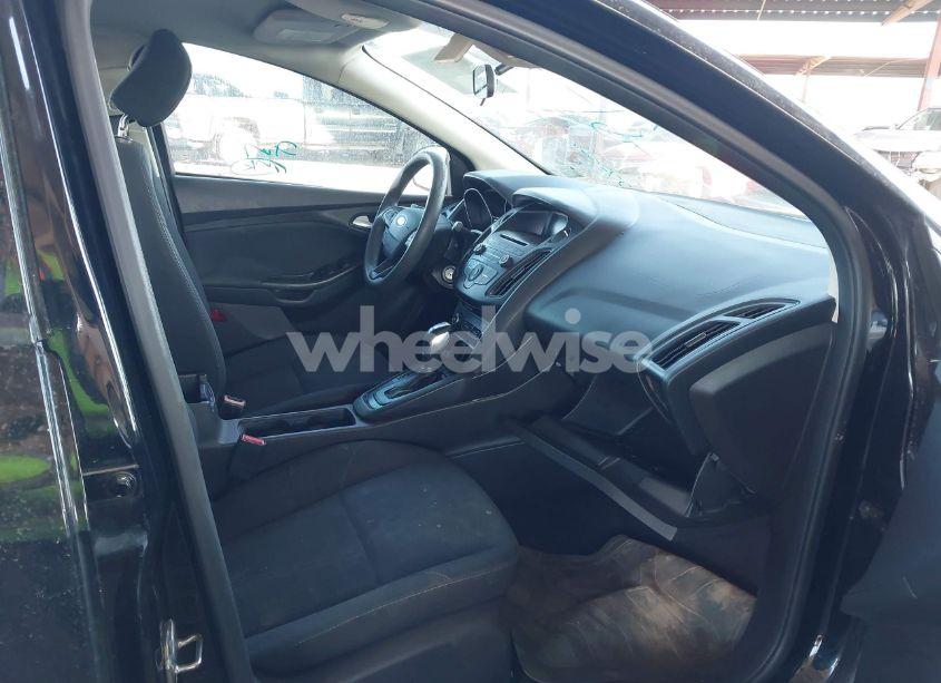 Photo 5 of 2016 Ford Focus SE (VIN 1FADP3F27GL272020)