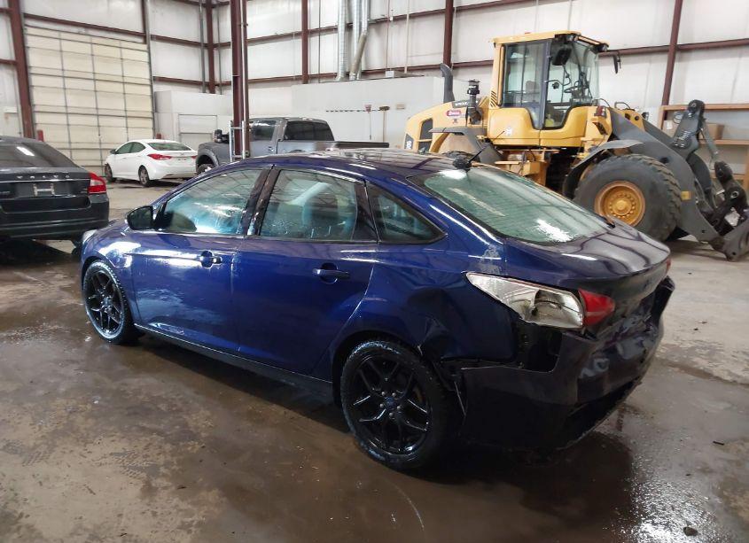 Photo 3 of 2016 Ford Focus SE (VIN 1FADP3F27GL275662)