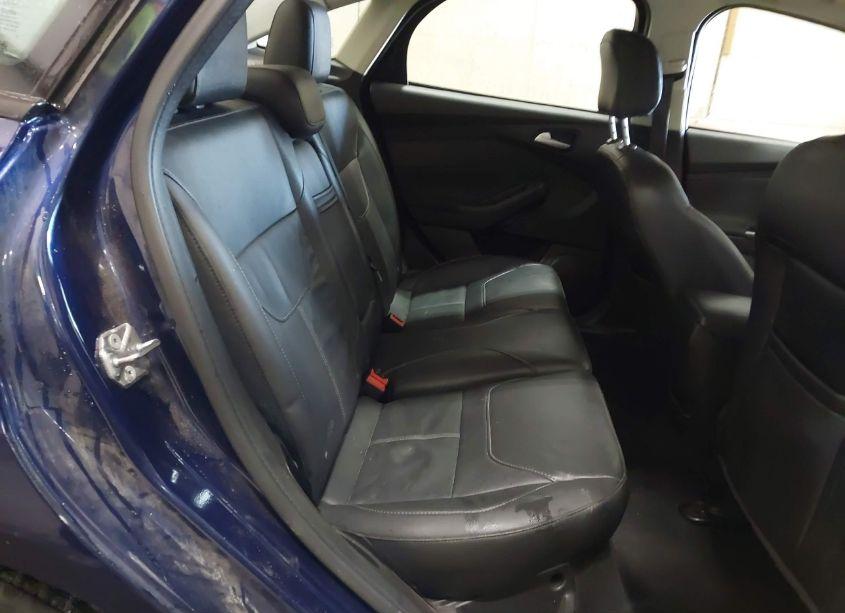 Photo 8 of 2016 Ford Focus SE (VIN 1FADP3F27GL275662)