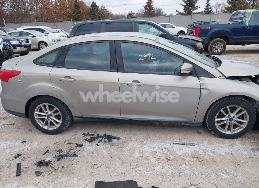 Photo 12 of 2016 Ford Focus SE (VIN 1FADP3F27GL288217)