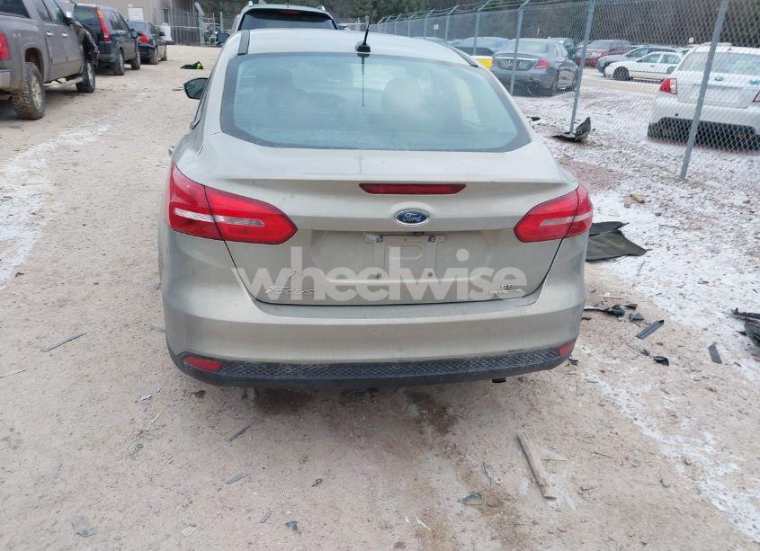 Photo 15 of 2016 Ford Focus SE (VIN 1FADP3F27GL288217)