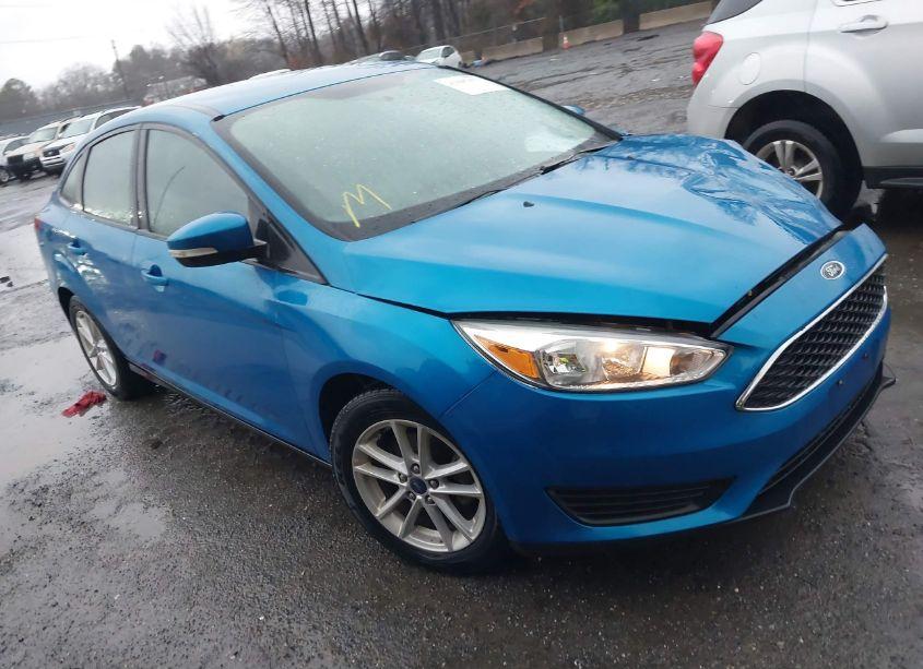 2016 Ford Focus SE (VIN 1FADP3F27GL292770) main photo