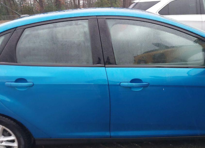 Photo 13 of 2016 Ford Focus SE (VIN 1FADP3F27GL292770)