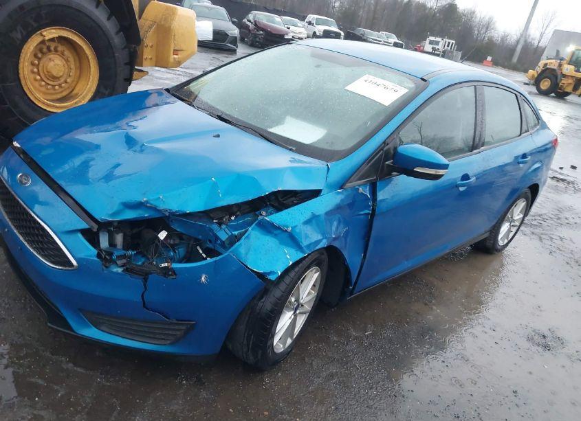 Photo 2 of 2016 Ford Focus SE (VIN 1FADP3F27GL292770)