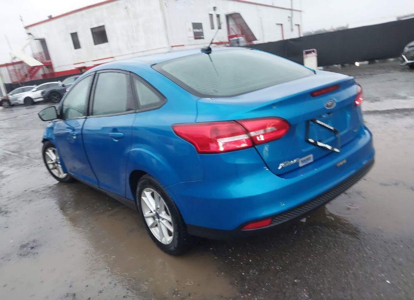 Photo 3 of 2016 Ford Focus SE (VIN 1FADP3F27GL292770)