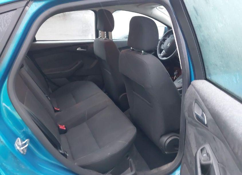 Photo 8 of 2016 Ford Focus SE (VIN 1FADP3F27GL292770)