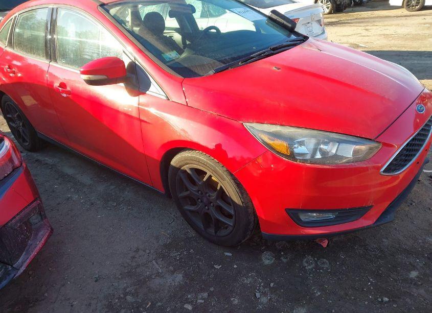 2016 Ford Focus SE (VIN 1FADP3F27GL302729) main photo