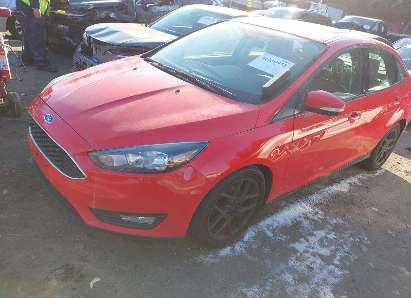 Photo 2 of 2016 Ford Focus SE (VIN 1FADP3F27GL302729)