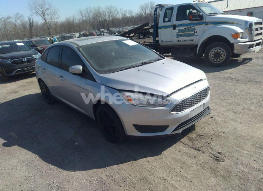 2016 Ford Focus SE (VIN 1FADP3F27GL309440) main photo