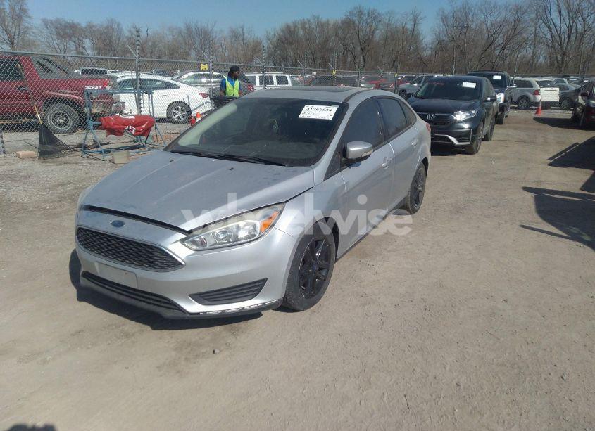 Photo 2 of 2016 Ford Focus SE (VIN 1FADP3F27GL309440)
