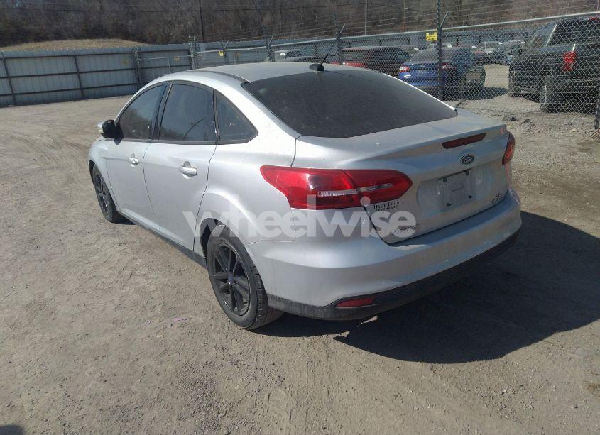 Photo 3 of 2016 Ford Focus SE (VIN 1FADP3F27GL309440)