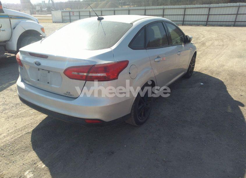 Photo 4 of 2016 Ford Focus SE (VIN 1FADP3F27GL309440)