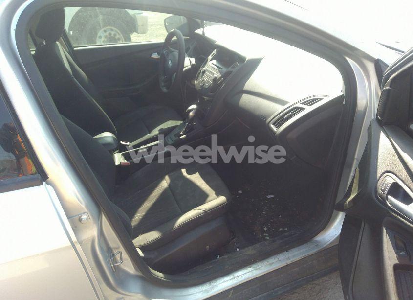 Photo 5 of 2016 Ford Focus SE (VIN 1FADP3F27GL309440)