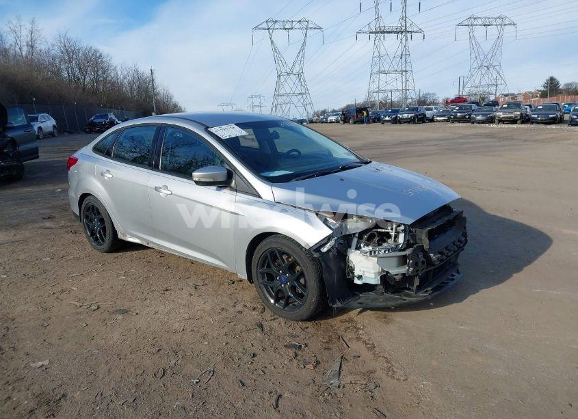 2016 Ford Focus SE (VIN 1FADP3F27GL313309) main photo