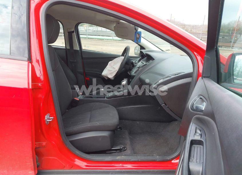 Photo 5 of 2016 Ford Focus SE (VIN 1FADP3F27GL347458)