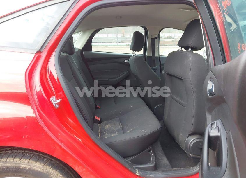 Photo 8 of 2016 Ford Focus SE (VIN 1FADP3F27GL347458)