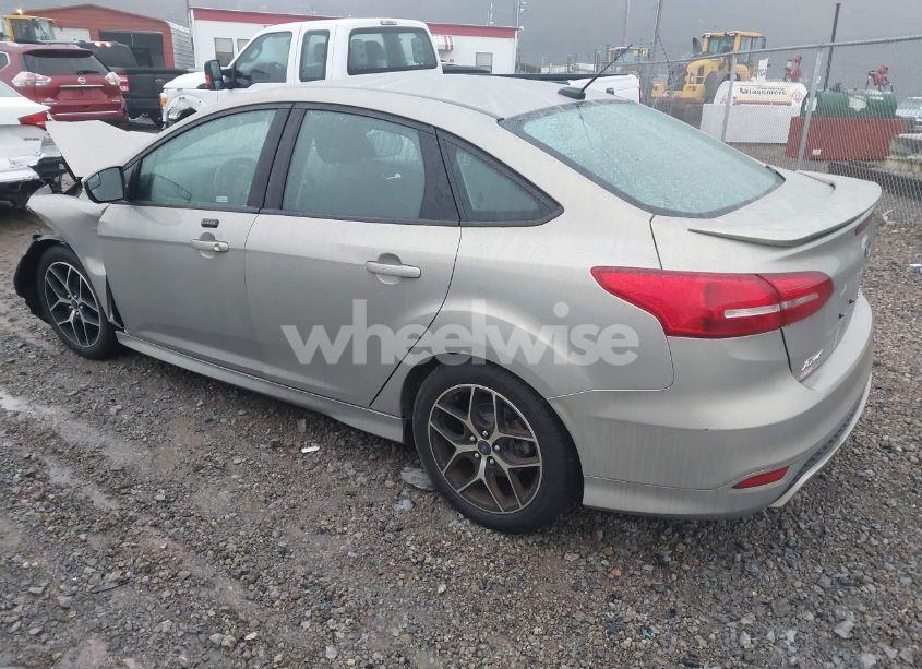 Photo 3 of 2016 Ford Focus SE (VIN 1FADP3F27GL358458)