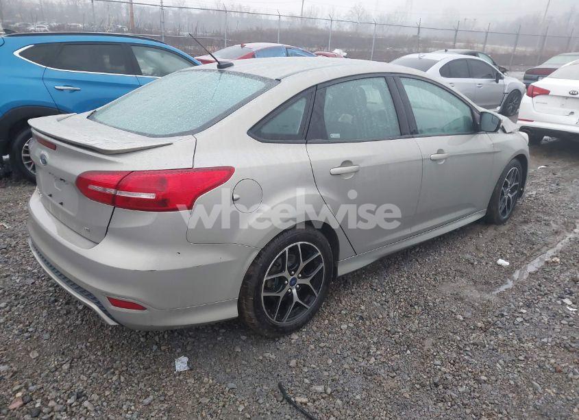 Photo 4 of 2016 Ford Focus SE (VIN 1FADP3F27GL358458)