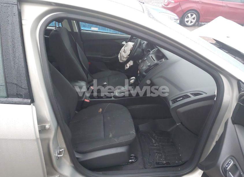 Photo 5 of 2016 Ford Focus SE (VIN 1FADP3F27GL358458)