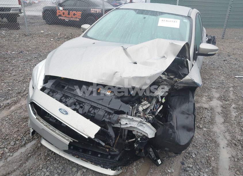 Photo 6 of 2016 Ford Focus SE (VIN 1FADP3F27GL358458)