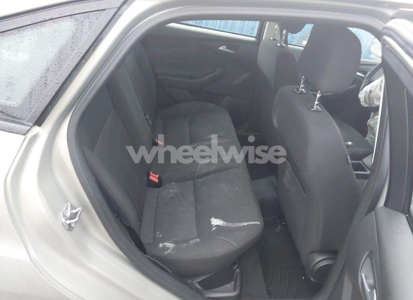 Photo 8 of 2016 Ford Focus SE (VIN 1FADP3F27GL358458)